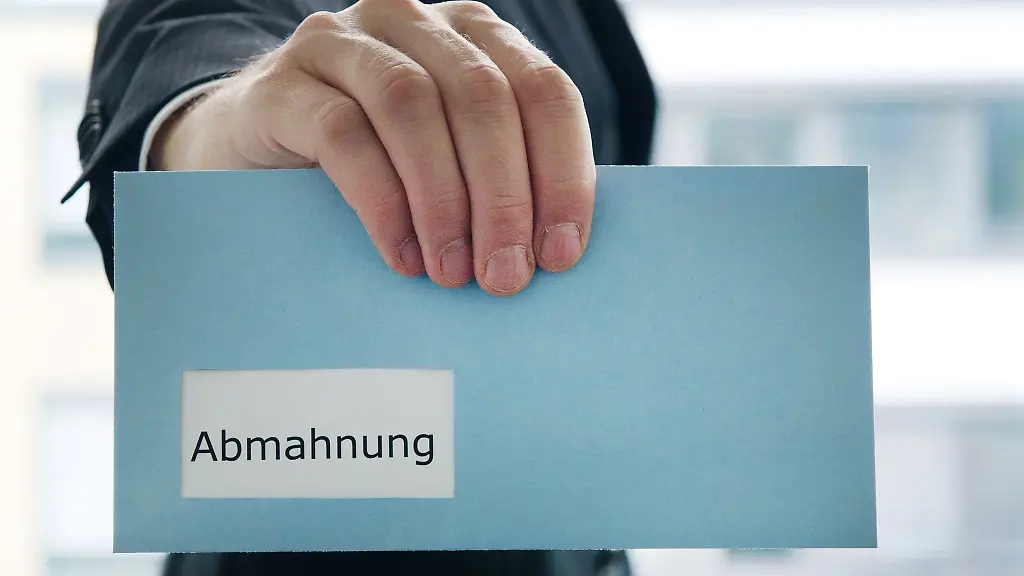 Eine-Abmahnung-ist-regelmaessig-Voraussetzung-fuer-eine-verhaltensbedingte-Kuendigung