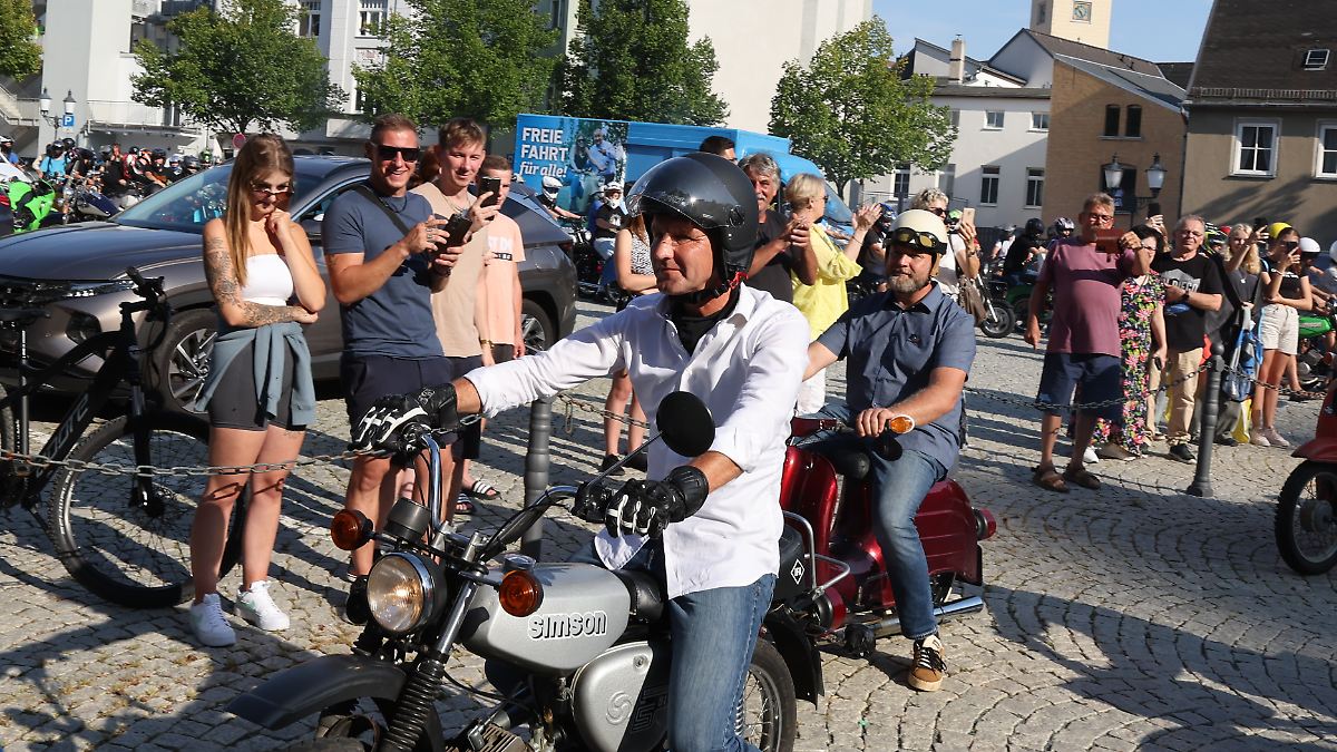 Simson-Familie lehnt AfD-Vereinnahmung der DDR-Moped-Marke entschieden ab - ntv.de
