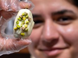 Ramadan in Berlin: Süßwarenläden profitieren von der Fastenzeit