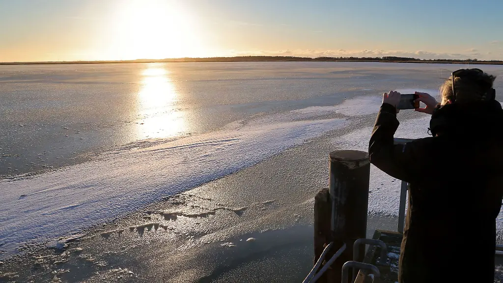 Nach-mehreren-kalten-und-nassen-Tagen-koennen-sich-die-Menschen-in-Mecklenburg-Vorpommern-auf-ein-paar-Sonnenstrahlen-freuen
