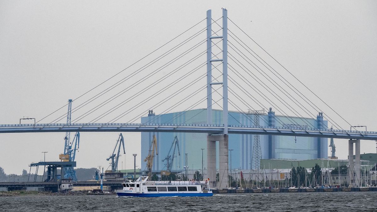 Vollsperrung der Rügenbrücke nach Fahrzeugbrand