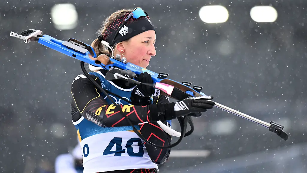 Olympia-Olympische-Winterspiele-Mailand-Cortina-2026-Biathlon-Frauen-Sprint-7-5-Kilometer-in-der-Anterselva-Biathlon-Arena-Franziska-Preuss-aus-Deutschland-beim-Einschiessen