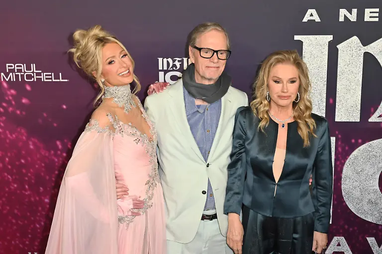 January-26-2026-Los-Angeles-Ca-USA-LOS-ANGELES-JAN-20-Paris-Hilton-Rick-Hilton-Kathy-Hilton-at-Infinite-Icon-A-Visual-Memoir-Los-Angeles-Premiere-at-the-AMC-The-Grove-14-on-January-20-2026-in-Los-Angeles-CA-Los-Angeles-USA-ZUMAnc22-20260126-zaa-nc22-168-Copyright-xKathyxHutchinsx