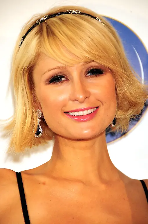 TV-Personality-Paris-Hilton-arrives-at-the-Hollywood-Radio-Television-Society-HRTS-Broadcasting-Reality-Show-Me-the-Money-Newsmaker-Luncheon-at-the-Beverly-Hilton-Hotel-on-April-22-2009-in-Beverly-Hills-California