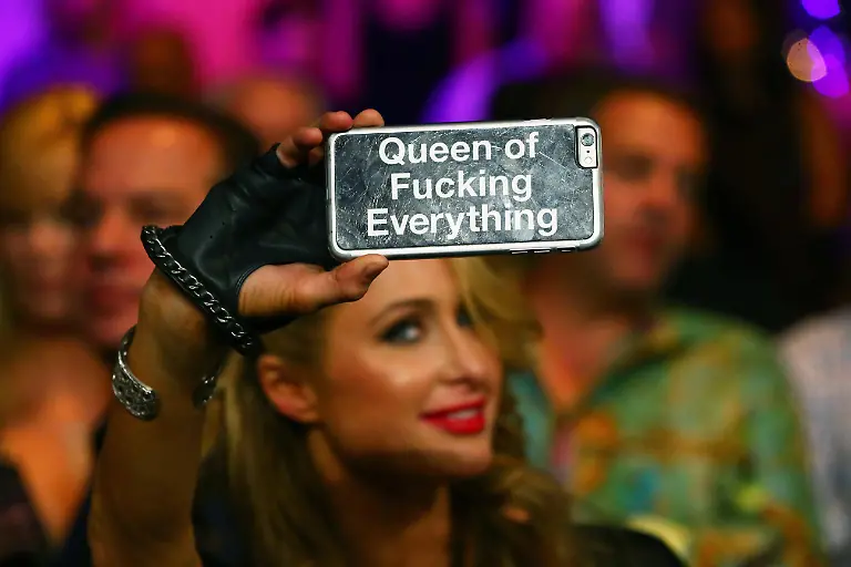 Boxing-Mayweather-vs-Pacquiao-May-2-2015-Las-Vegas-NV-USA-Television-personality-and-socialite-Paris-Hilton-takes-a-selfie-with-her-phone-before-the-boxing-fight-between-Floyd-Mayweather-and-Manny-Pacquiao-at-the-MGM-Grand-Garden-Arena-Las-Vegas-NV-USA-EDITORIAL-USE-ONLY-PUBLICATIONxINxGERxSUIxAUTxONLY-Copyright-xMarkxJ