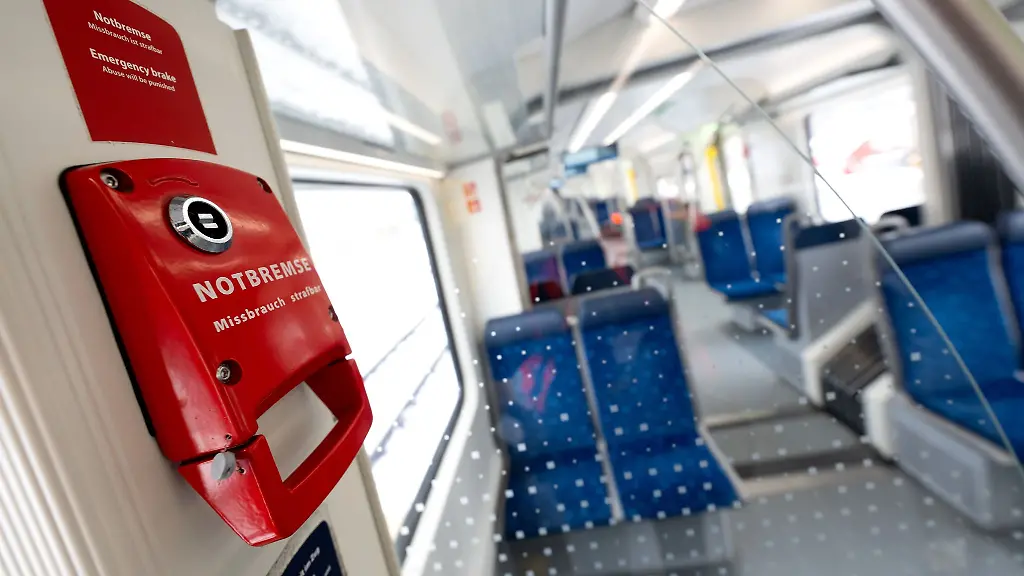 Ohne-ersichtlichen-Grund-soll-der-Mann-die-Notbremse-gezogen-haben
