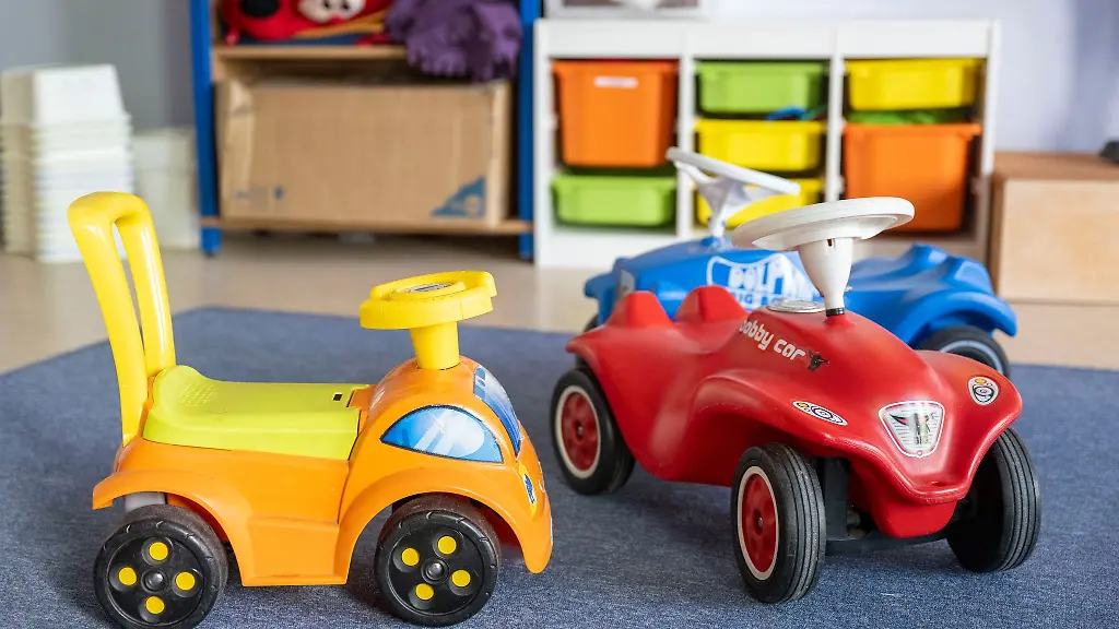 Die-Kita-Inhaberin-bemerkte-laut-Polizei-am-Montagfrueh-dass-die-Bobbycars-fehlen