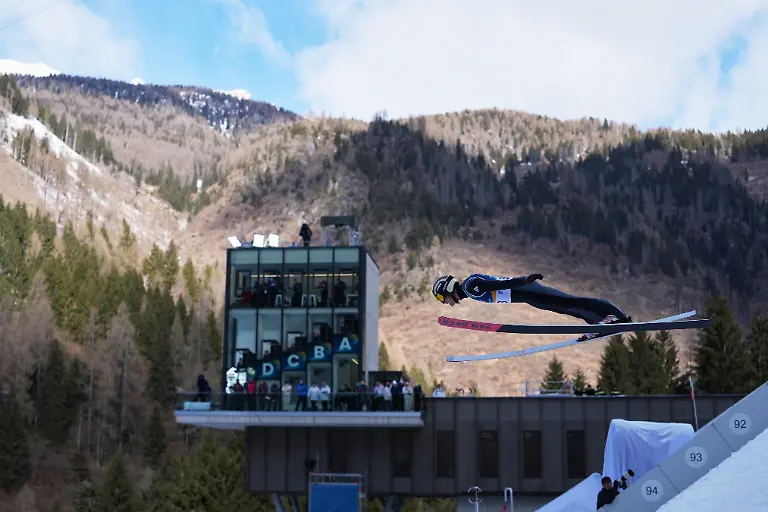 Olympia-Olympische-Winterspiele-Mailand-Cortina-2026-Ski-nordisch-Nordische-Kombination-Einzel-Maenner-Grossschanze-10-km-Vinzenz-Geiger-Deutschland-in-Aktion