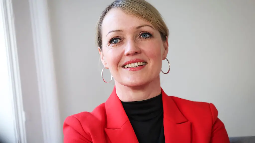 Die-Vorsitzende-des-DGB-Nord-Laura-Pooth-hat-die-zehn-Wahlforderungen-der-Gewerkschaften-zur-Landtagswahl-in-MV-vorgestellt