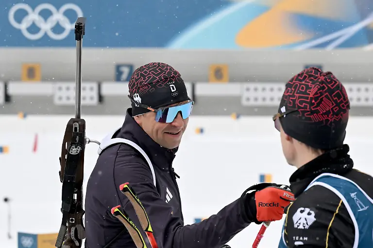 Olympia-Olympische-Winterspiele-Mailand-Cortina-2026-Biathlon-Maenner-Staffel-4-x-7-5-Kilometer-in-der-Anterselva-Biathlon-Arena-Philipp-Nawrath-Deutschland-l-und-Philipp-Horn-Deutschland-beim-Einschiessen
