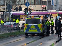 Schwere Verletzungen: Frau bei Karnevalsumzug in Mönchengladbach von Bus erfasst