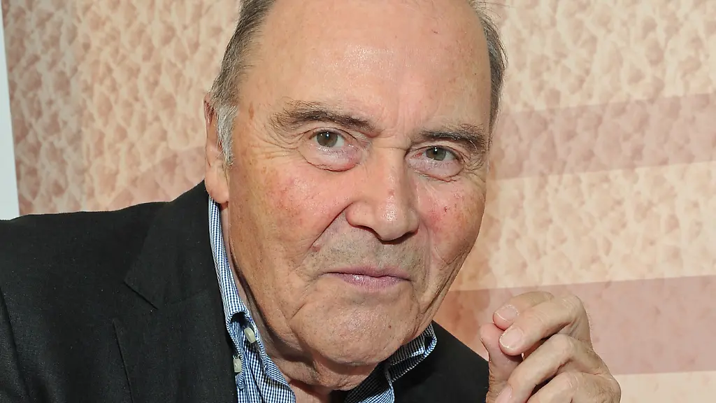 Der-Schauspieler-Lambert-Hamel-kommt-zum-Agenturen-Sommerfest-im-Promi-Restaurant-H-ugo-s-in-Muenchen-Bayern-Hamel-ist-tot-Der-Schauspieler-verstarb-im-Alter-von-85-Jahren-nach-kurzer-schwerer-Krankheit-am-vergangenen-Freitag-wie-seine-Familie-der-Deutschen-Presse-Agentur-mitteilte