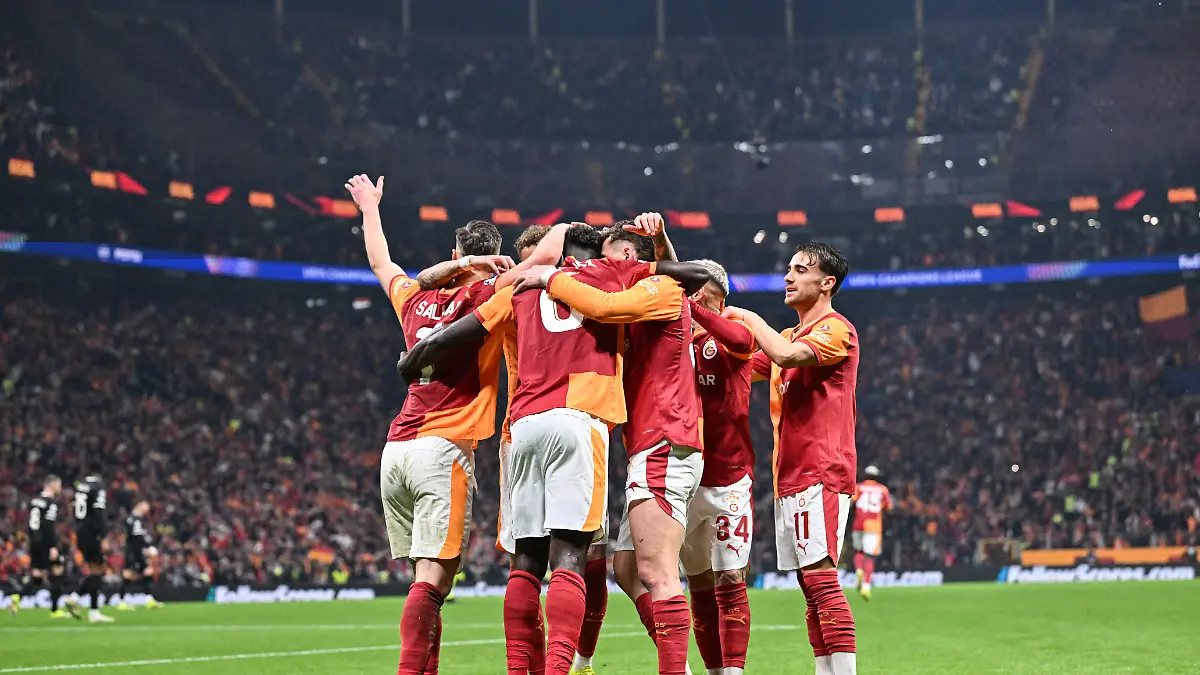 ISTANBUL-TURKIYE-FEBRUARY-17-Davinson-Sanchez-6-of-Galatasaray-celebrates-after-scoring-a-goal-during-the-UEFA-Champions-League-last-16-playoff-round-first-leg-football-match-between-Galatasaray-and-Juventus-at-RAMS-Park-in-Istanbul-Turkiye-on-February-17-2026