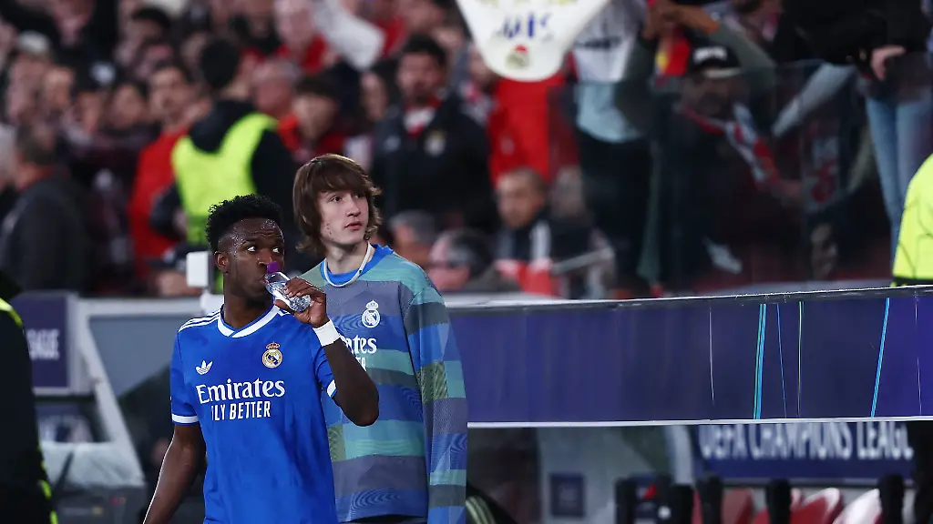 Soccer-Football-UEFA-Champions-League-Play-Off-First-Leg-Benfica-v-Real-Madrid-Estadio-da-Luz-Lisbon-Portugal-February-17-2026-Real-Madrid-s-Vinicius-Junior-looks-on-from-the-side-of-the-pitch-as-the-match-was-stopped-due-to-racist-chants-REUTERS-Rodrigo-Antunes