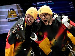 Ach komm Olympia, wie kitschig: Die Bob-Götter geben "Hansi" Lochner doch noch ihren Gold-Segen