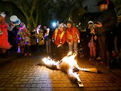 Nordrhein-Westfalen: Nubbelverbrennung beendet Straßenkarneval in Köln