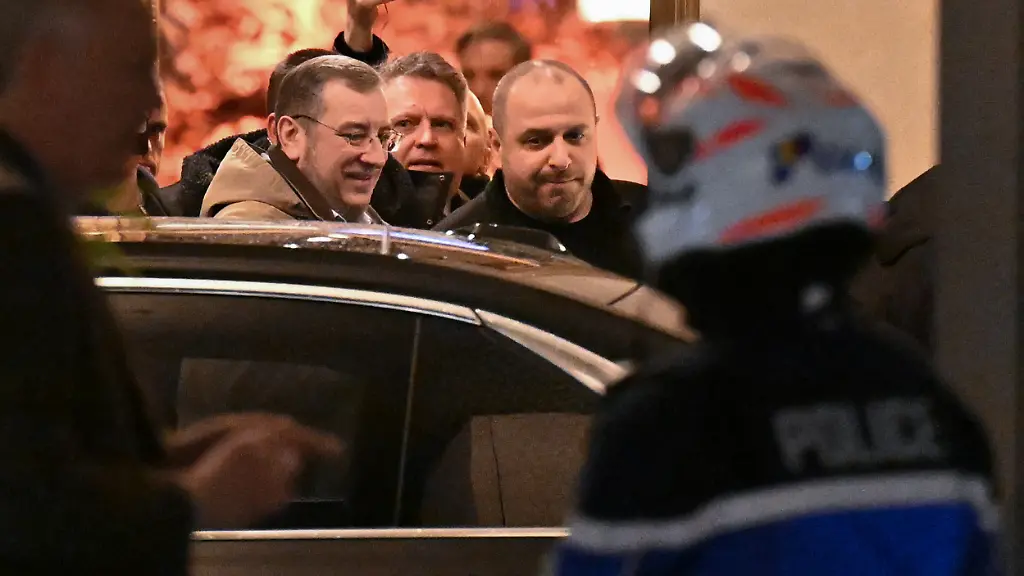 Secretary-of-the-National-Security-and-Defence-Council-of-Ukraine-Rustem-Umerov-R-leaves-the-Intercontinental-hotel-as-a-new-round-of-talks-between-Russian-Ukrainian-and-US-negotiators-aimed-at-finding-a-solution-to-four-years-of-fighting-in-Ukraine-takes-place-in-Geneva-on-February-17-2026