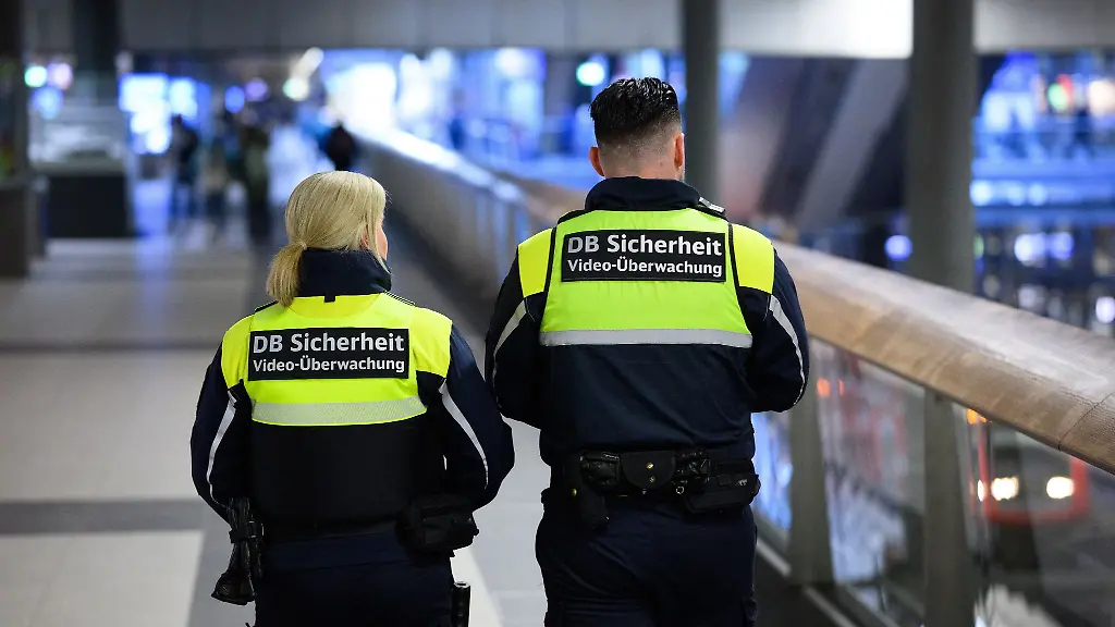 Die-Sicherheit-an-Bahnhoefen-und-in-Zuegen-steht-derzeit-im-Fokus