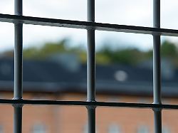 Niedersachsen & Bremen: Drohte Richterin und Anwalt: Gewalttäter muss in Psychiatrie