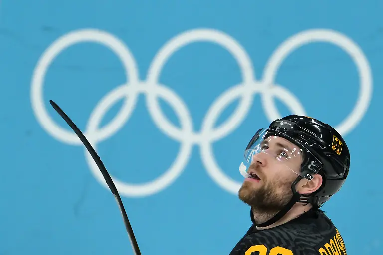 Olympia-Olympische-Winterspiele-Mailand-Cortina-2026-Eishockey-Olympia-Slowakei-Deutschland-Finalrunde-Viertelfinale-Leon-Draisaitl-Deutschland-an-den-olympischen-Ringen