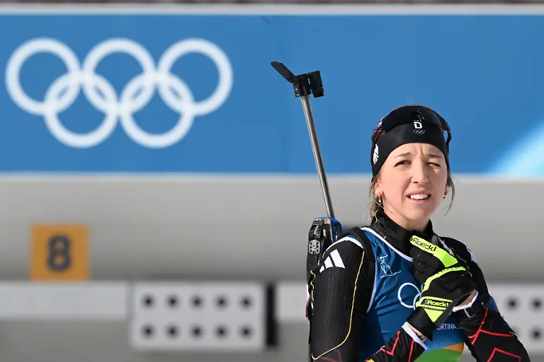 Olympia-Olympische-Winterspiele-Mailand-Cortina-2026-Biathlon-Frauen-Staffel-4-x-6-Kilometer-Anterselva-Biathlon-Arena-Franziska-Preuss-aus-Deutschland-beim-Anschiessen