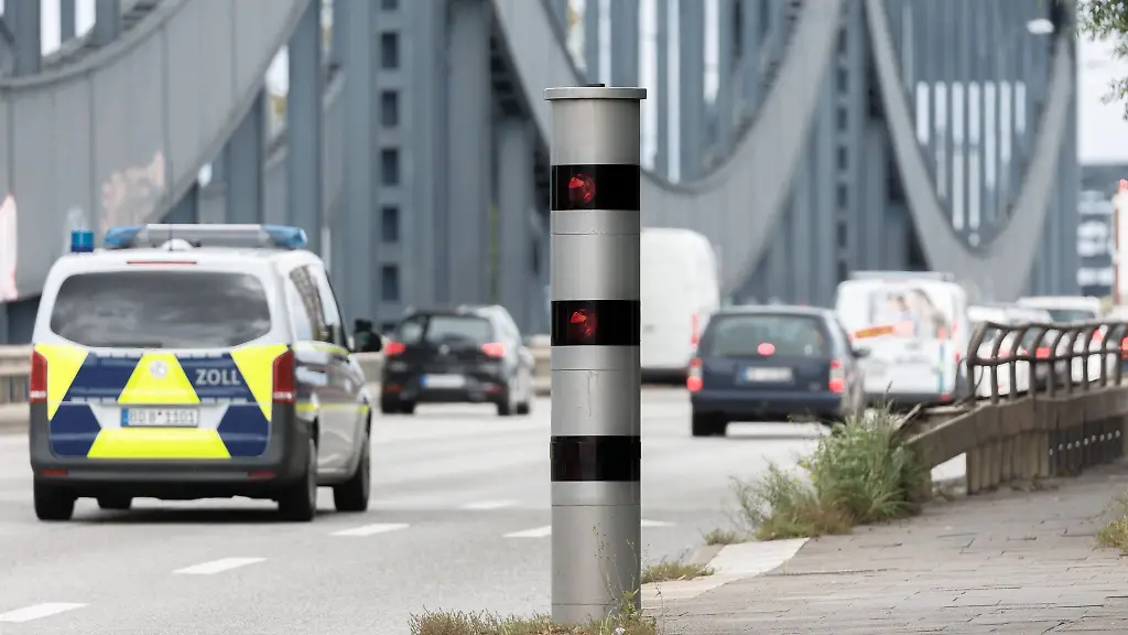 Die-Bussgeldeinnahmen-durch-Temposuender-sind-im-vergangenen-Jahr-in-Hamburg-um-gut-5-2-Millionen-Euro-gesunken