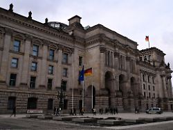 Gefahrenstoff ausgetreten: Gasmelder löst im Reichstagsgebäude Feuerwehreinsatz aus