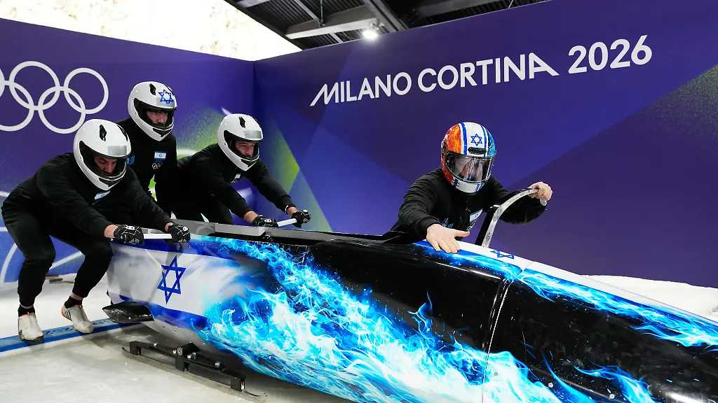 Israel-s-Adam-Edelman-right-starts-for-a-four-man-bobsled-training-session-at-the-2026-Winter-Olympics-in-Cortina-d-Ampezzo-Italy-Wednesday-Feb-18-2026