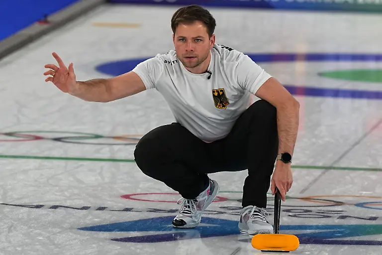 Olympia-Olympische-Winterspiele-Mailand-Cortina-2026-Curling-Maenner-China-Deutschland-Vorrunde-Spieltag-12-Marc-Muskatewitz-Deutschland-gestikuliert