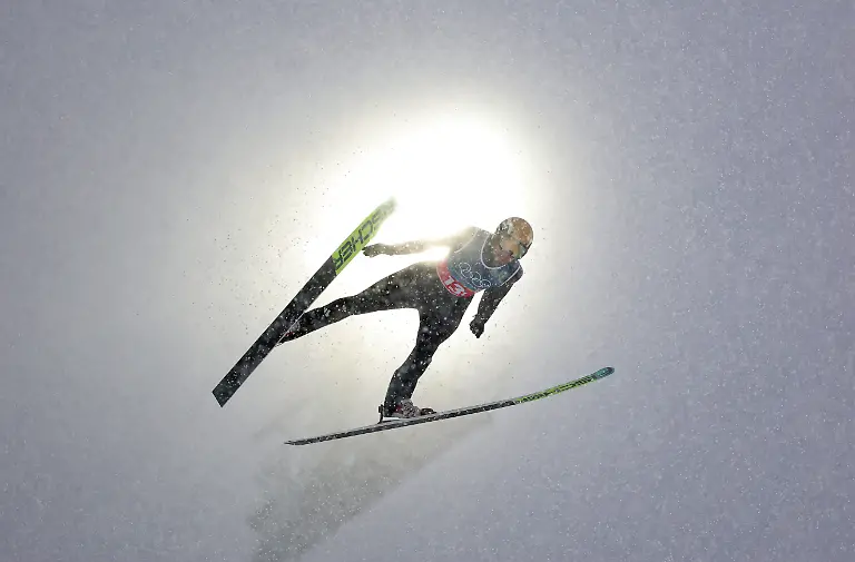 Olympia-Olympische-Winterspiele-Mailand-Cortina-2026-Ski-nordisch-Nordische-Kombination-Team-Sprint-Grossschanze-2-x-7-5-km-Maenner-Sprung-Johannes-Rydzek-Deutschland-in-Aktion