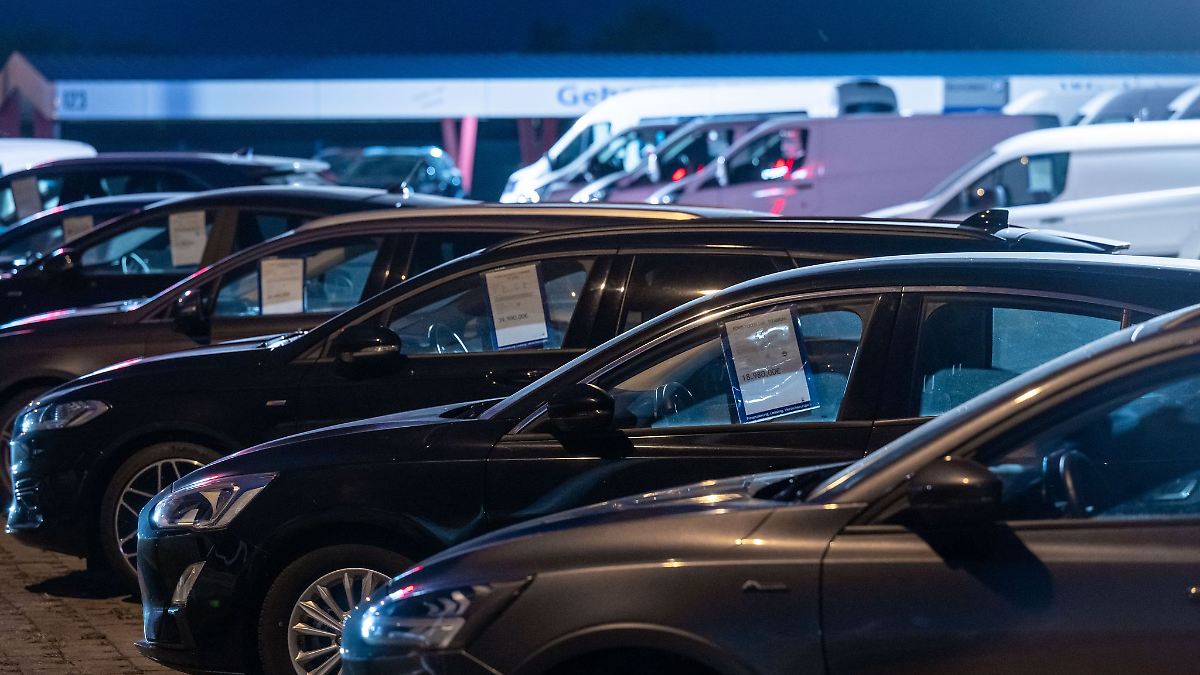 Mehr Pkw-Zulassungen, E-Anteil steigt deutlich