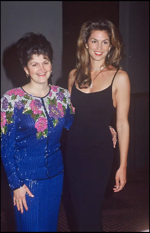 ARCHIVES-CINDY-CRAWFORD-ET-SA-MERE-A-UN-GALA-CONTRE-LA-LEUCEMIE-Etats-Unis-Archiv-CINDY-CRAWFORD-und-AG-MUTTER-A-ein-GALA-auf-DIE-LEUCEMIE-Staaten-Vereinigt-PUBLICATIONxNOTxINxFRAxUKxUSAxAUSxBEL-Copyright-xAGENCEx-xBESTIMAGExAGENCEx-xBESTIMAGEx