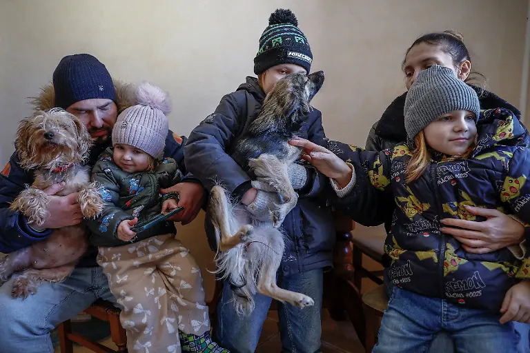 2026-02-07T081326Z_354586565_RC20DJAJXSSE_RTRMADP_3_UKRAINE-CRISIS-COLD-KYIV