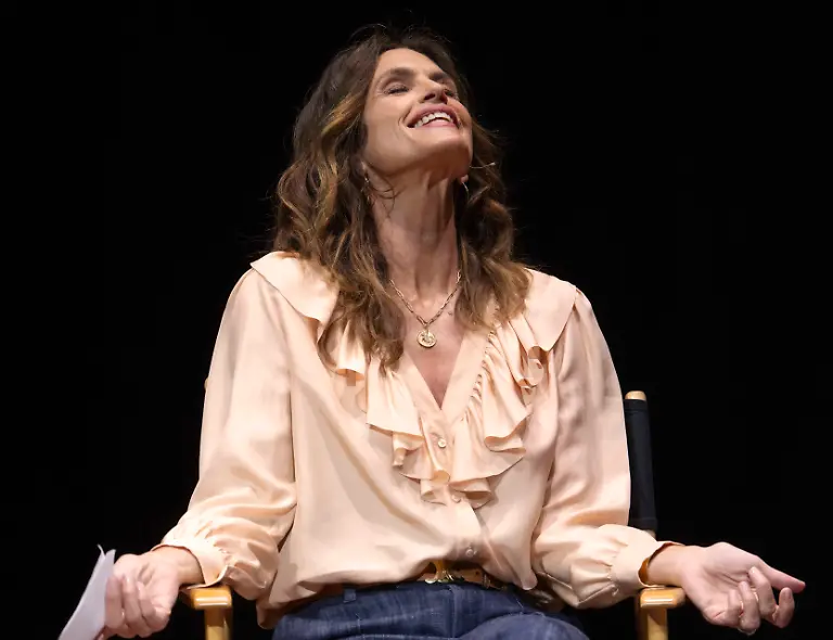 May-05-2025-Los-Angeles-California-USA-CINDY-CRAWFORD-moderates-a-discussion-with-Christie-Brinkley-about-her-book-Uptown-Girl-during-a-Live-Talks-Los-Angeles-event-at-the-Glorya-Kaufman-Performing-Arts-Center