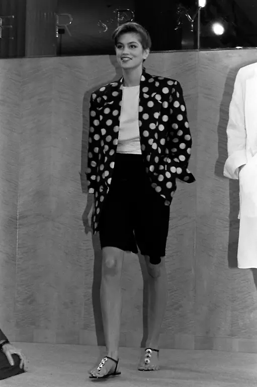 Model-Cindy-Crawford-walks-in-the-Perry-Ellis-Spring-1986-Ready-to-Wear-Runway-Show-on-November-5-1985-in-New-York-City