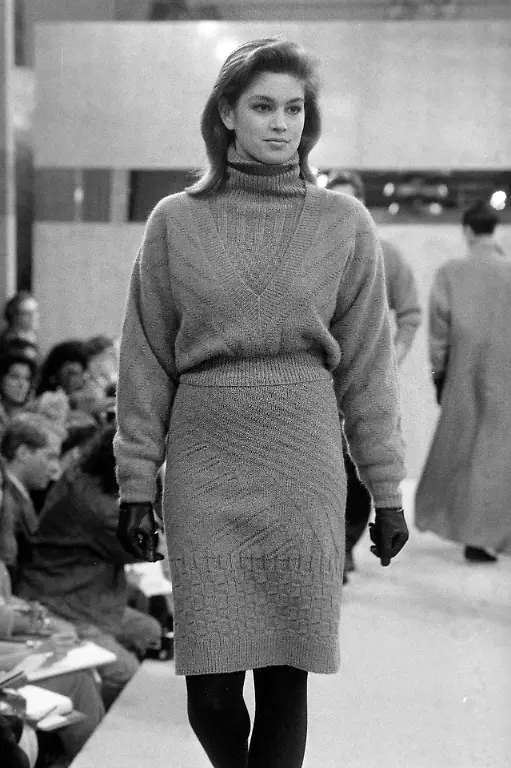 Model-Cindy-Crawford-Photo-by-Thomas-Iannaccone-WWD-Penske-Media-via-Getty-Images