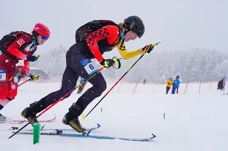 Olympia-Olympische-Winterspiele-Mailand-Cortina-2026-Skibergsteigen-Sprint-Halbfinale-Frauen-Tatjana-Paller-Deutschland-und-Caroline-Ulrich-l-Schweiz-in-Aktion-beim-Aufstieg
