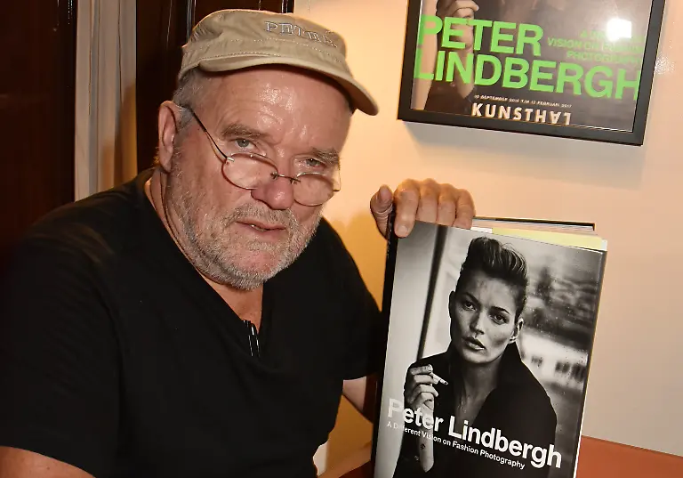PARIS-FRANCE-SEPTEMBER-29-Photographer-Peter-Lindbergh-attends-Lindbergh-A-Different-Vision-on-Fashion-Photography-Book-Signing-at-Taschen-Paris-Store-as-part-of-the-Paris-Fashion-Week-Womenswear-Spring-Summer-2017-on-September-29-2016-in-Paris-France