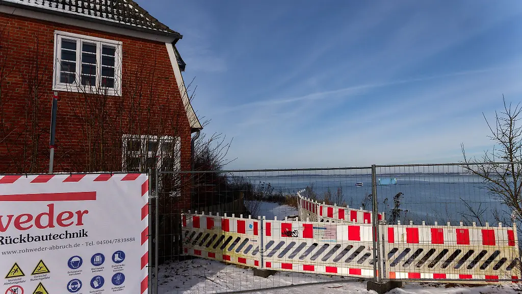 Die-Stadt-Luebeck-will-das-Haus-Seeblick-am-Steilufer-abreissen-lassen