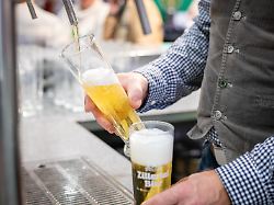 Es gibt kein Bier auf Hawaii?: Beim Alkohol wandeln sich die Konsummuster