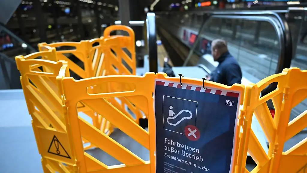 Am-Berliner-Hauptbahnhof-steht-derzeit-ein-Grossteil-der-Rolltreppen-still