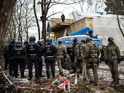 Hessen: Vor Rodung in Darmstadt – Polizei räumt Gelände