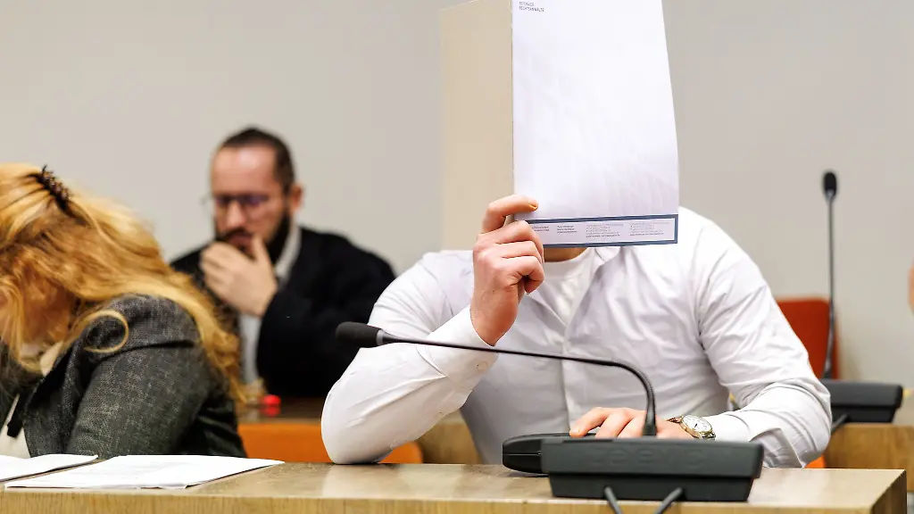 Der-28-Jaehrige-hatte-zum-Prozessauftakt-ein-umfangreiches-Gestaendnis-abgelegt