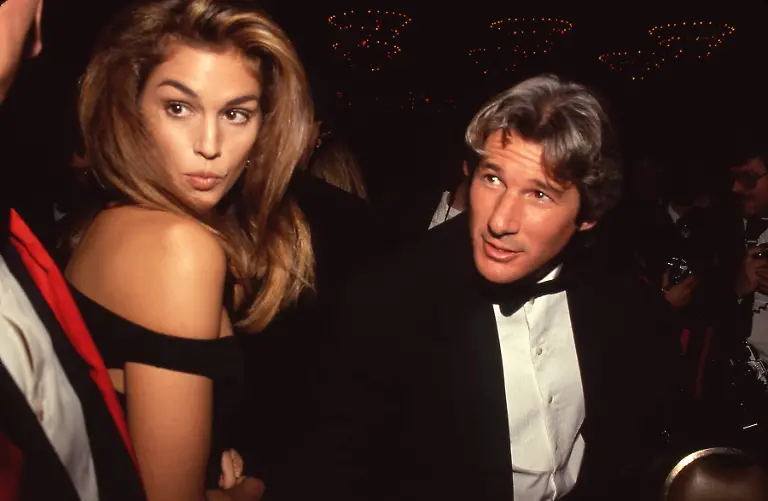 Cindy-Crawford-and-Richard-Gere-attend-the-Sixth-Annual-American-Cinematheque-Salute-to-Martin-Scorsese-on-March-22-1991-at-the-Century-Plaza-Hotel-in-Los-Angeles-California-Copyright-xRalphxDominguez-MediaPunchx