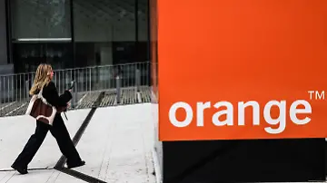 AFP__20250213__36XQ7BC__v1__HighRes__FranceEconomyTelecomunicationsOrange