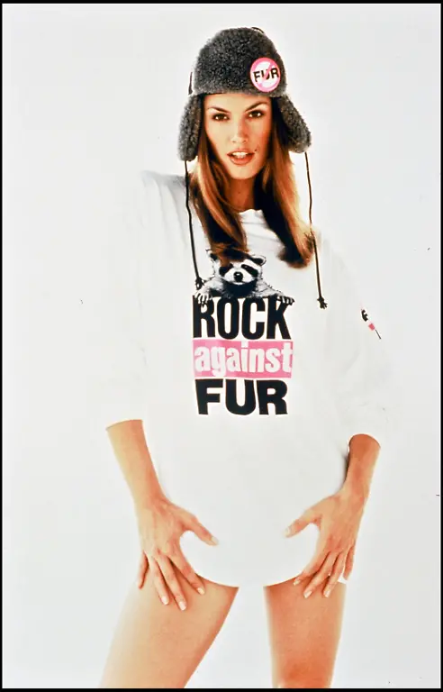 ARCHIVES-CINDY-CRAWFORD-POSE-POUR-LA-DEFENSE-DES-ANIMAUX-ET-CONTRE-L-UTILISATION-DE-FOURRURE-PETA-Etats-Unis-Archiv-CINDY-CRAWFORD-POSE-fuer-DIE-DEFENSE-DES-TIERE-und-auf-L-NUTZUNG-von-Pelz-PETA-Staaten-Vereinigt-PUBLICATIONxNOTxINxFRAxUKxUSAxAUSxBEL-Copyright-xAGENCEx-xBESTIMAGExAGENCEx-xBESTIMAGEx