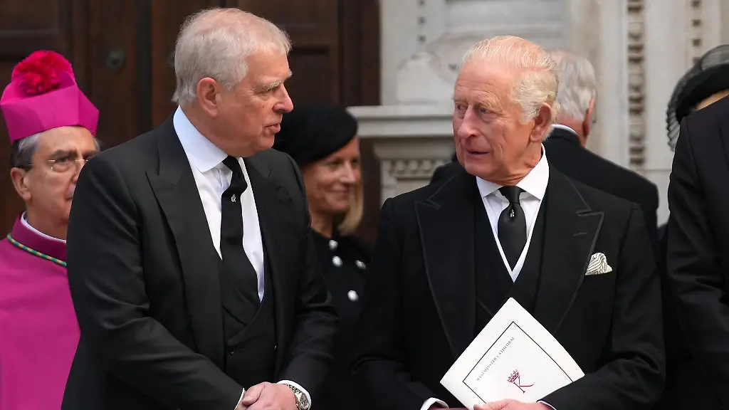 Andrew-wurde-festgenommen-sein-Bruder-Charles-sichert-der-Polizei-seine-Unterstuetzung-zu