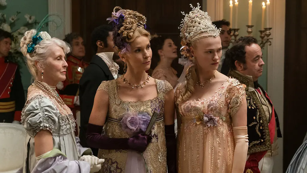 HANDOUT-Joanna-Bobin-als-Lady-Cowper-M-und-Jessica-Madsen-als-Cressida-r-in-einer-Szene-aus-Episode-103-der-Serie-Bridgerton-Die-Netflix-Erfolgsserie-Bridgerton-bekommt-eine-zweite-Staffel-Das-teilte-der-Streamingdienst-am-21-01-2020-per-Kurznachrichtendienst-Twitter-mit