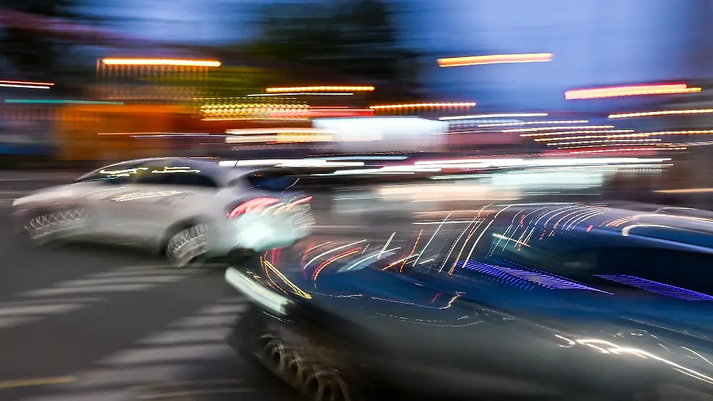 Wild-West-in-der-Innenstadt-Bitte-nicht-denn-wer-etwa-beim-Spurwechsel-nicht-genug-aufpasst-haftet-allein