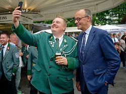 Nordrhein-Westfalen: "Grüße aus dem Kanzlerdorf": Ort zwischen Alltag und Stolz